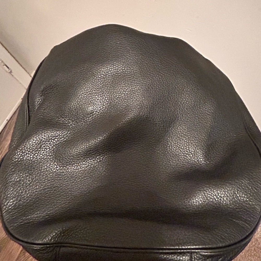 STYLISH Marc Jacobs hobo bag with matching wallet. ***WALLET SOLD SEPARATELY*** - Picture 8 of 11